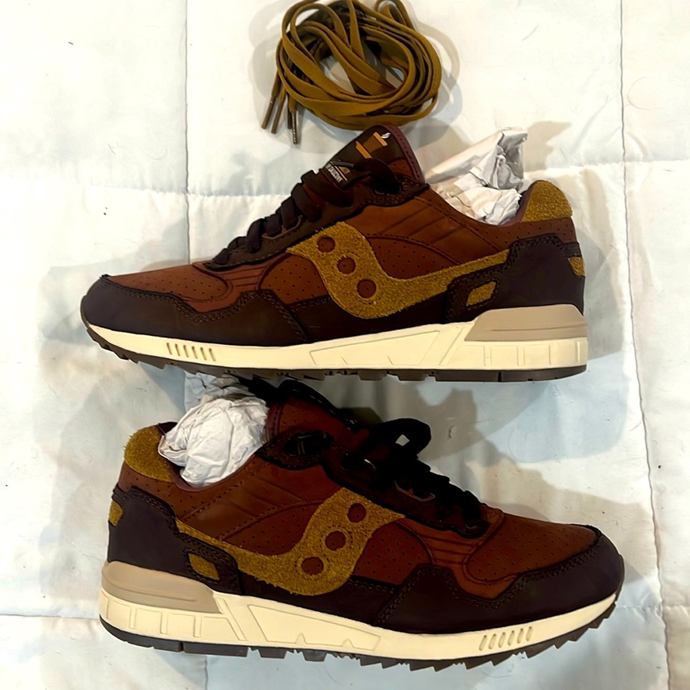 NIB Saucony Shadow 5000 Brown Sneakers.